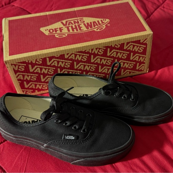 Vans Classic Black Lace-Up Shoes - Picture 3 of 6